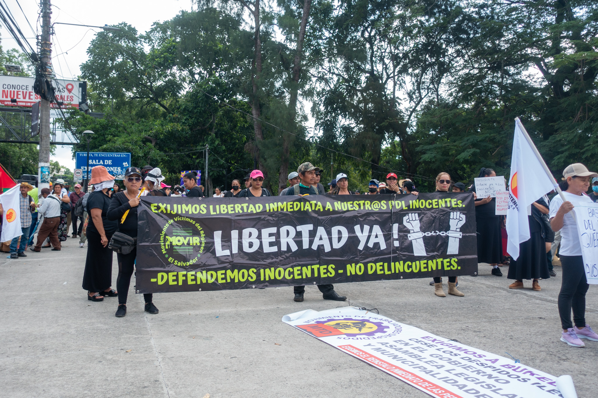MOVIR members with banner that says "Libertad Ya"