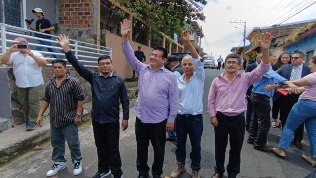 The Santa Marta and ADES defendants waving to the crowd of supporters outside of the courtroom