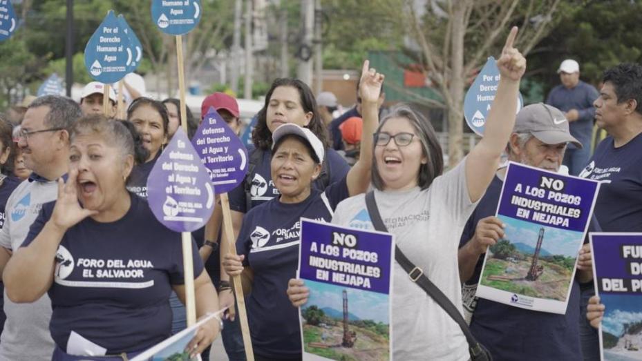 Members of El Salvador's Water Forum protest a lack of access to water for rural commuities.
